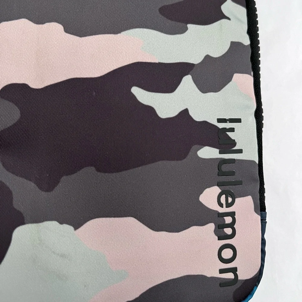 Lululemon Athletica Pre-Loved Authentic Easy Access Heritage 365 Camo Crossbody - Picture 14 of 15